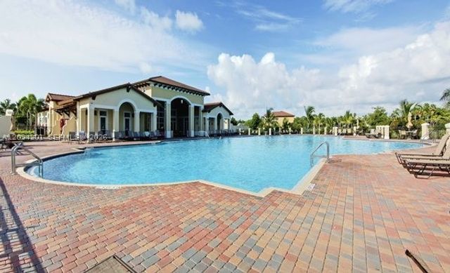 9323 SW 227th St 6-5, Cutler Bay, FL 33190