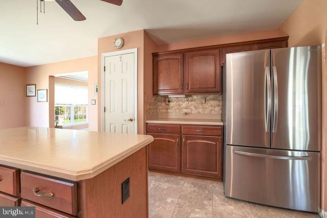 52 OAK RIDGE LN, Manahawkin, NJ 08050