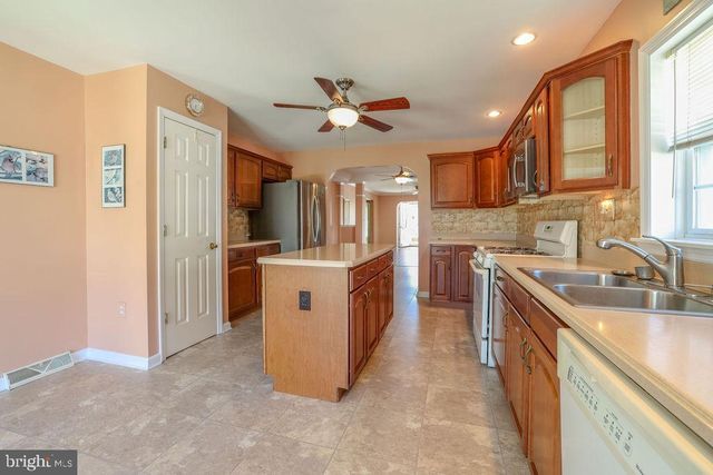 52 OAK RIDGE LN, Manahawkin, NJ 08050