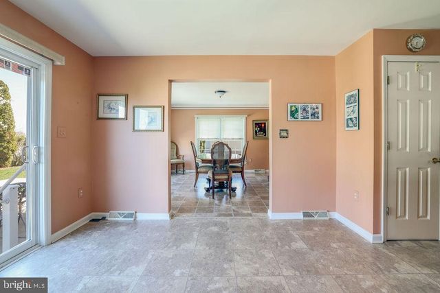 52 OAK RIDGE LN, Manahawkin, NJ 08050