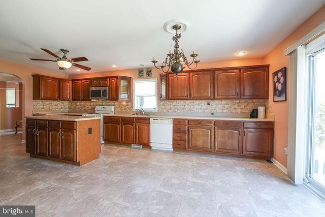 52 OAK RIDGE LN, Manahawkin, NJ 08050