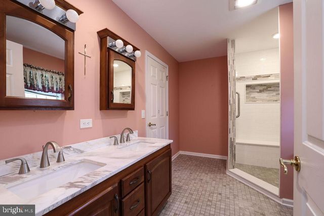52 OAK RIDGE LN, Manahawkin, NJ 08050