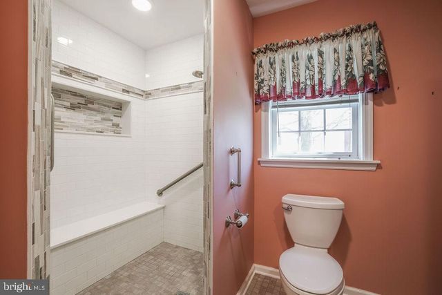 52 OAK RIDGE LN, Manahawkin, NJ 08050