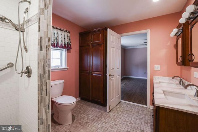 52 OAK RIDGE LN, Manahawkin, NJ 08050