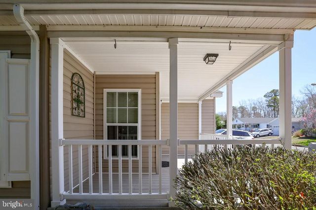 52 OAK RIDGE LN, Manahawkin, NJ 08050