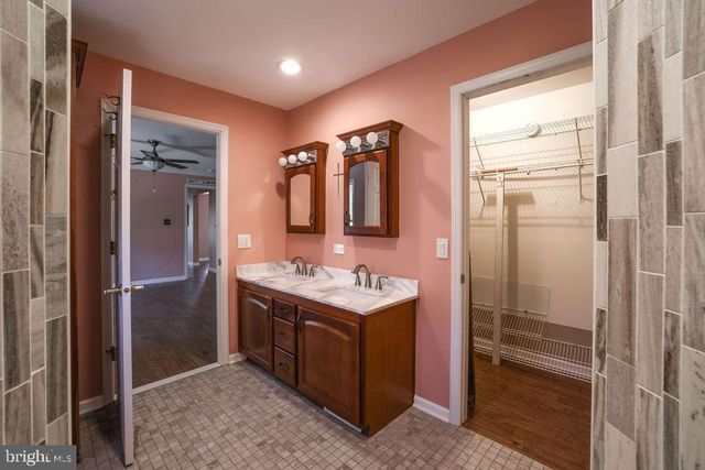 52 OAK RIDGE LN, Manahawkin, NJ 08050