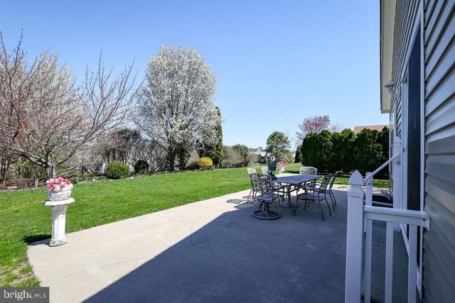 52 OAK RIDGE LN, Manahawkin, NJ 08050