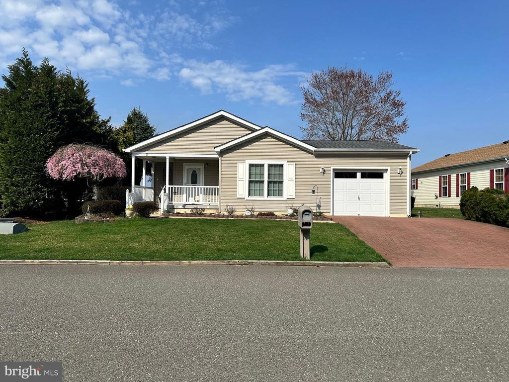 52 OAK RIDGE LN, Manahawkin, NJ 08050