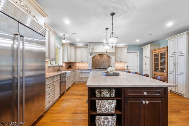 76 Pine Way, New Providence Boro, NJ 07974