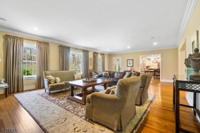 76 Pine Way, New Providence Boro, NJ 07974