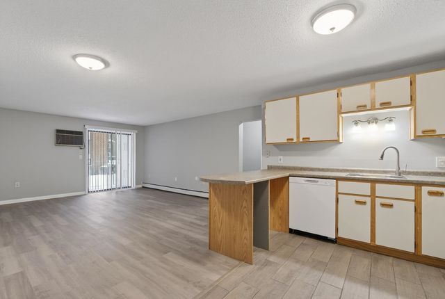 6 Knights Bridge Drive J101, Nashua, NH 03063