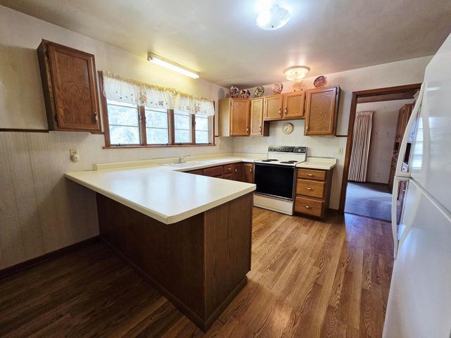 612 Silver Lake Drive, Portage, WI 53901