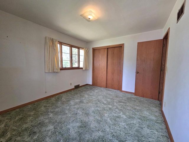 612 Silver Lake Drive, Portage, WI 53901