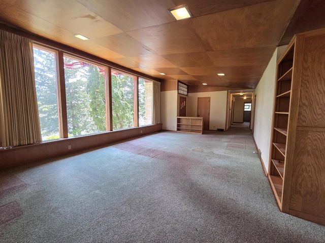 612 Silver Lake Drive, Portage, WI 53901