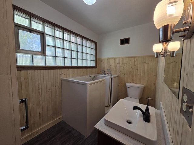 612 Silver Lake Drive, Portage, WI 53901