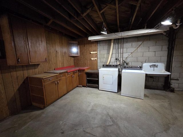 612 Silver Lake Drive, Portage, WI 53901