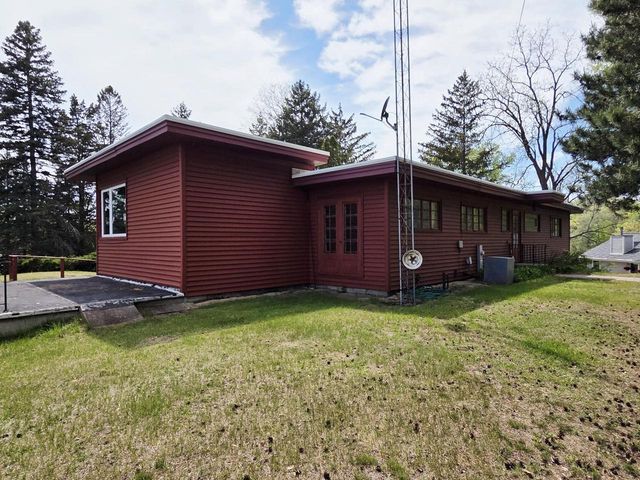 612 Silver Lake Drive, Portage, WI 53901