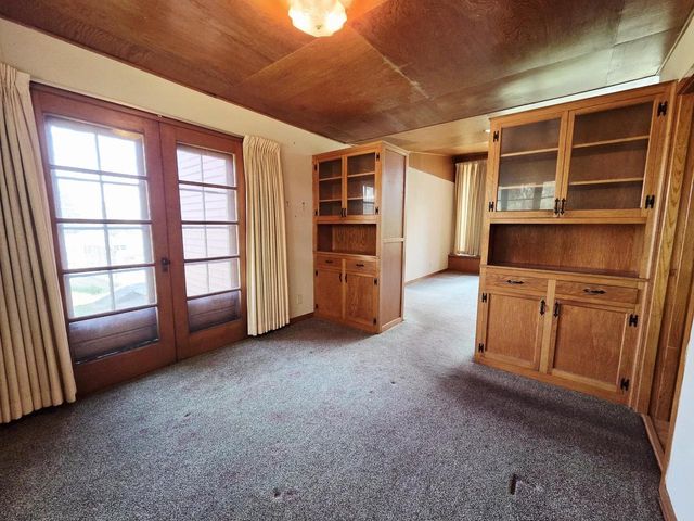 612 Silver Lake Drive, Portage, WI 53901
