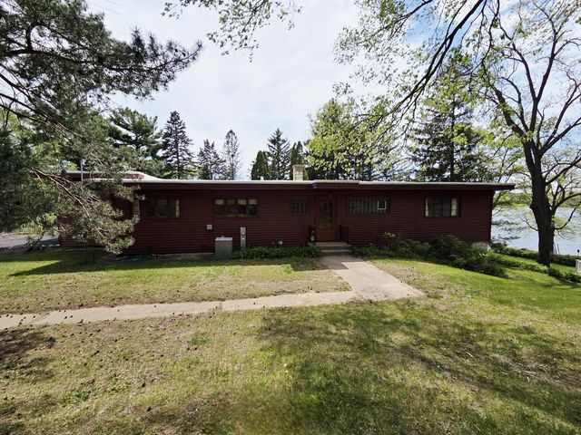 612 Silver Lake Drive, Portage, WI 53901