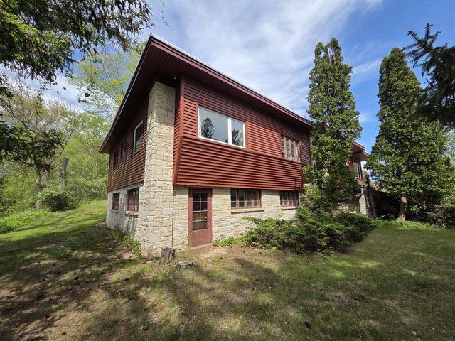 612 Silver Lake Drive, Portage, WI 53901