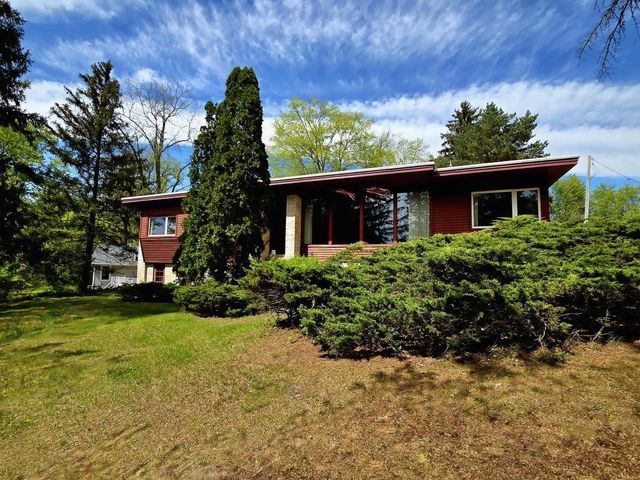 612 Silver Lake Drive, Portage, WI 53901