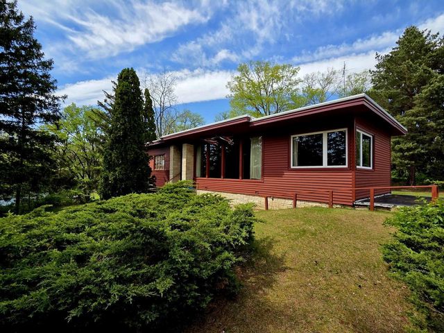 612 Silver Lake Drive, Portage, WI 53901