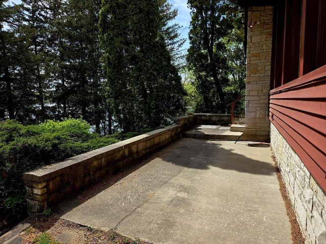 612 Silver Lake Drive, Portage, WI 53901