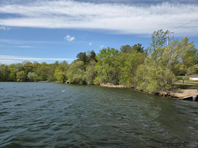 612 Silver Lake Drive, Portage, WI 53901