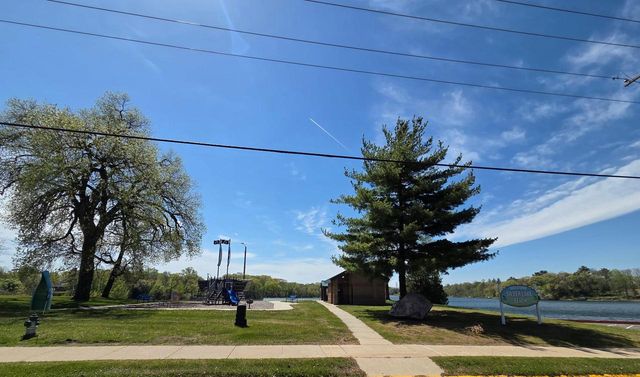 612 Silver Lake Drive, Portage, WI 53901
