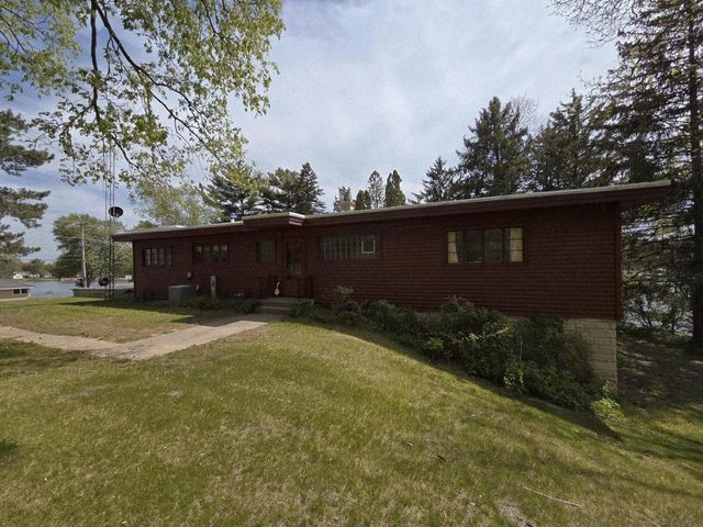 612 Silver Lake Drive, Portage, WI 53901