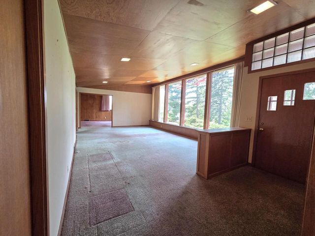 612 Silver Lake Drive, Portage, WI 53901