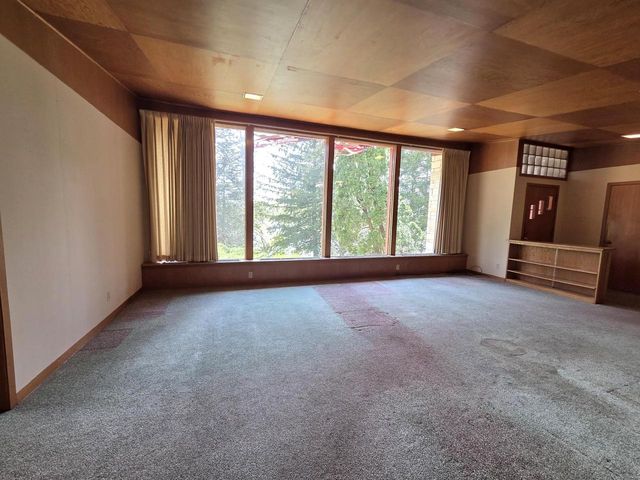 612 Silver Lake Drive, Portage, WI 53901