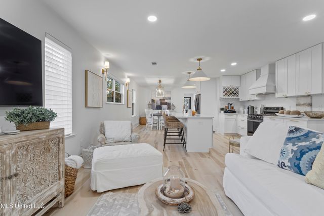406 Russell Avenue, Ocean Springs, MS 39564