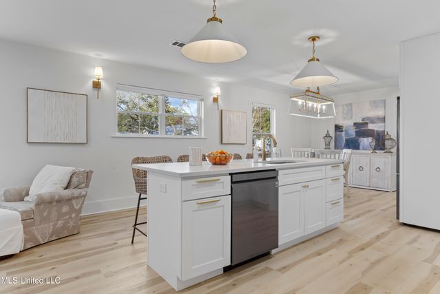 406 Russell Avenue, Ocean Springs, MS 39564