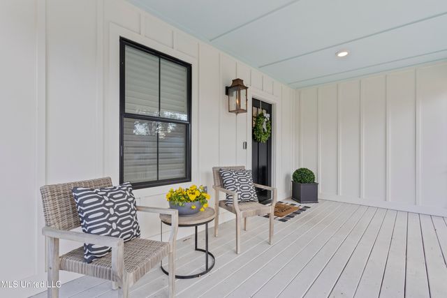 406 Russell Avenue, Ocean Springs, MS 39564