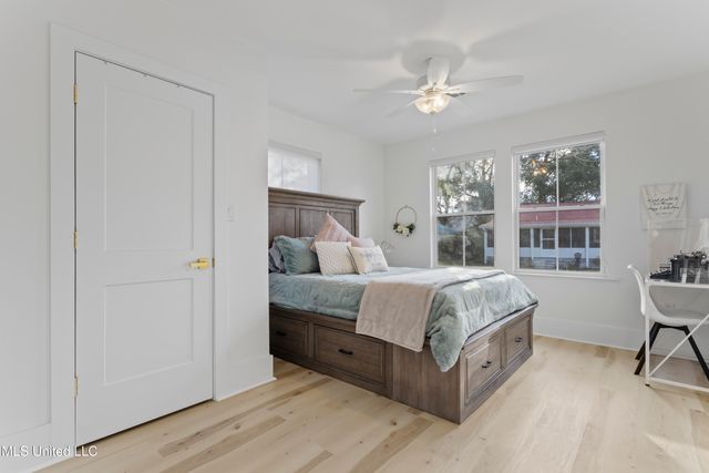 406 Russell Avenue, Ocean Springs, MS 39564