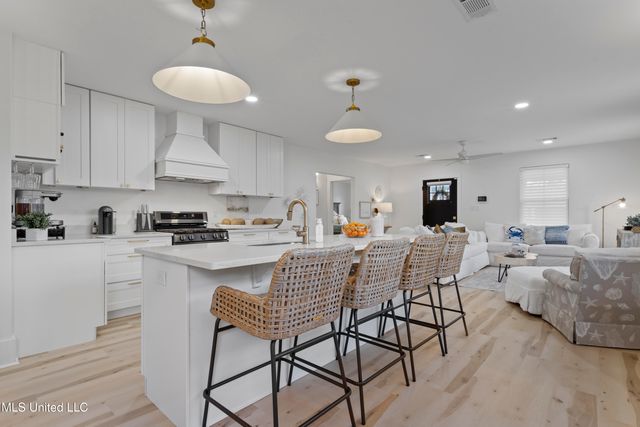 406 Russell Avenue, Ocean Springs, MS 39564