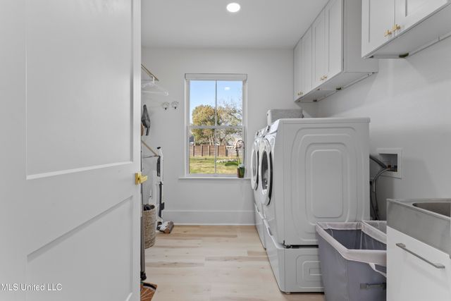 406 Russell Avenue, Ocean Springs, MS 39564