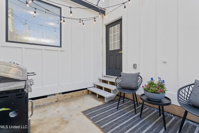 406 Russell Avenue, Ocean Springs, MS 39564