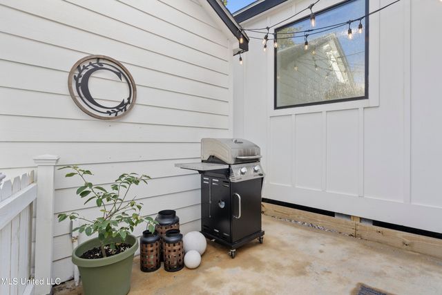 406 Russell Avenue, Ocean Springs, MS 39564