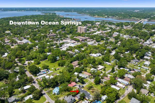 406 Russell Avenue, Ocean Springs, MS 39564
