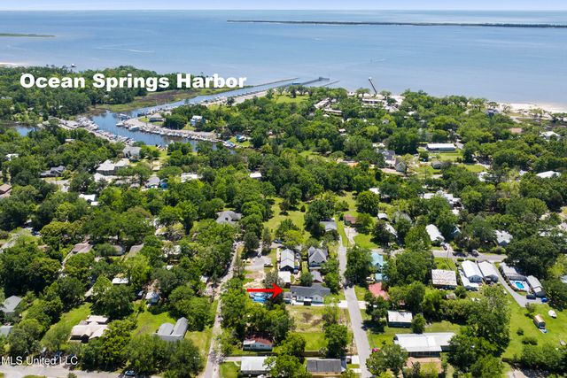 406 Russell Avenue, Ocean Springs, MS 39564