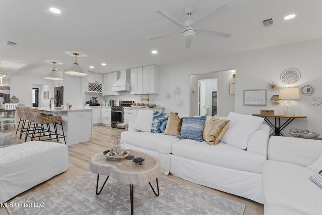 406 Russell Avenue, Ocean Springs, MS 39564