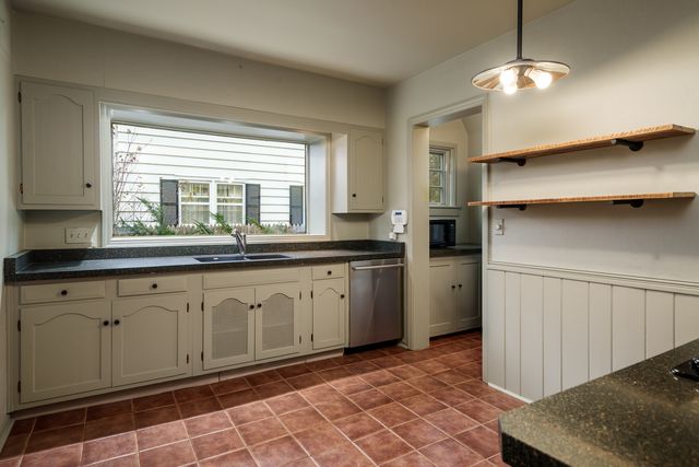 2326 CLINTON Place, Rockford, IL 61103