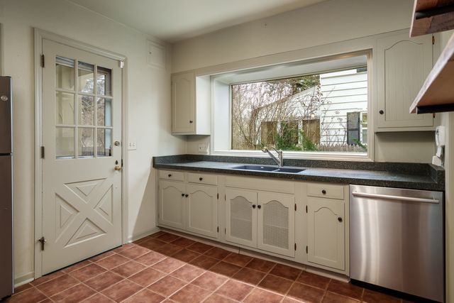 2326 CLINTON Place, Rockford, IL 61103