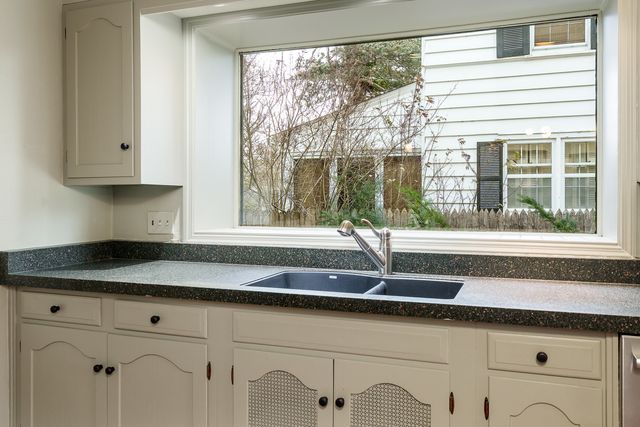 2326 CLINTON Place, Rockford, IL 61103