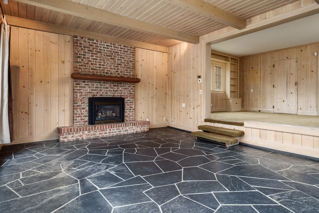 2326 CLINTON Place, Rockford, IL 61103