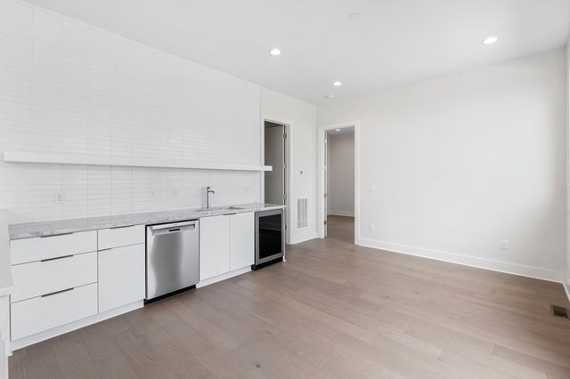 6112 Hill Circle Dr, Nashville, TN 37209