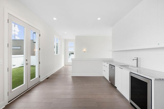 6112 Hill Circle Dr, Nashville, TN 37209