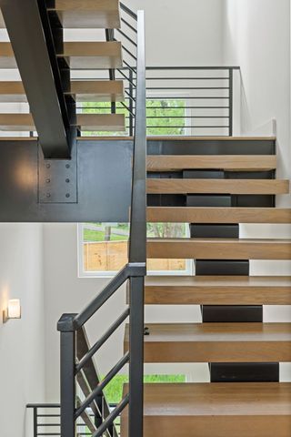 6112 Hill Circle Dr, Nashville, TN 37209